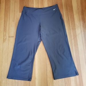 Nike FITDRY capri pants. Grey. Size Large.
